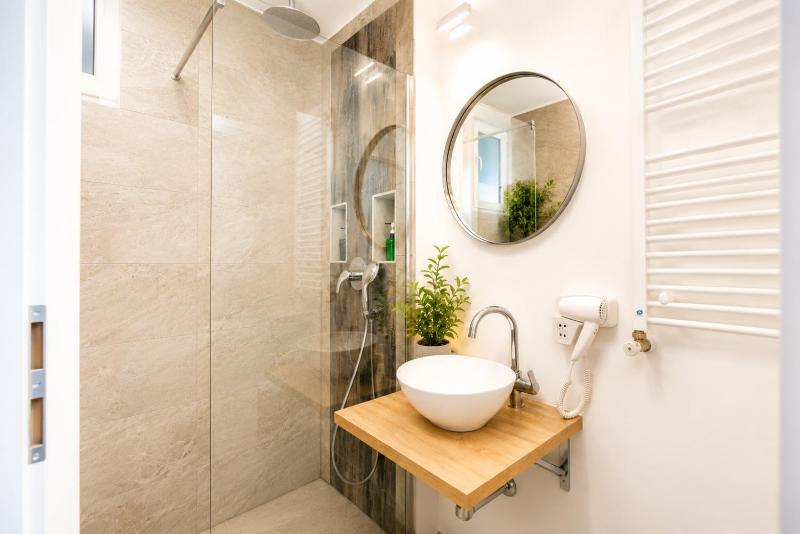 Metropole Apartments Studio Old City - image 10