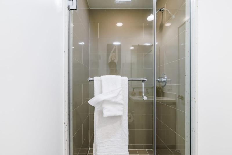 Brand new 2 Bedroom Apartment on Hawthorn Ave Hollywood apts - image 6