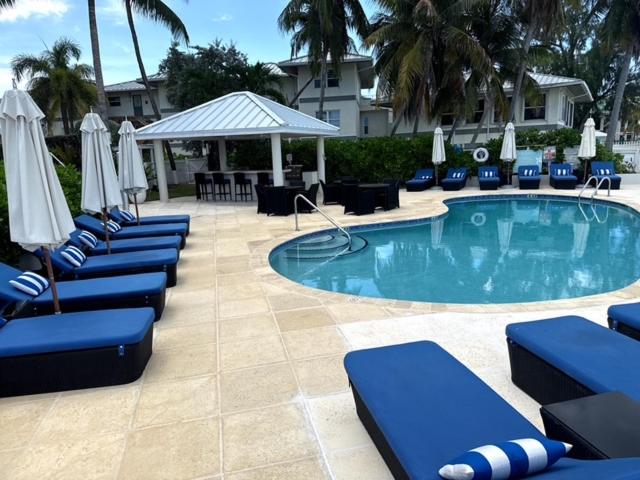 Beachfront 2Br Condo King Queen Sunset Views - image 16
