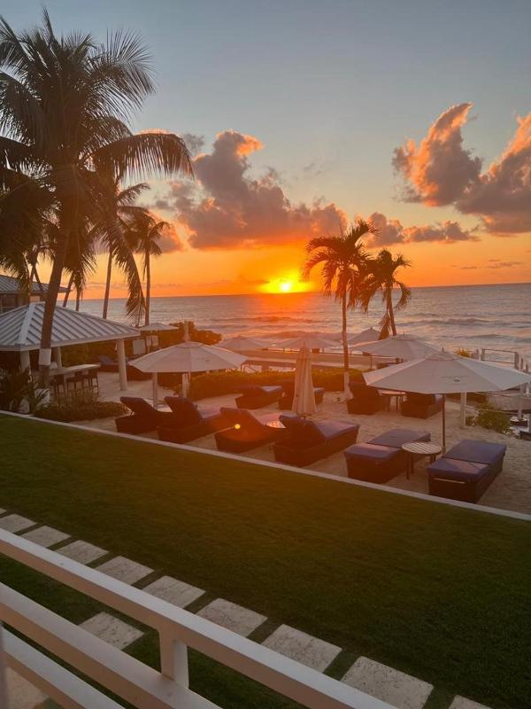 Beachfront 2Br Condo King Queen Sunset Views - image 15