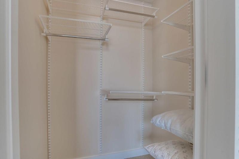 2 Bedroom Fully Furnished Apartment in Downtown Washington - image 14