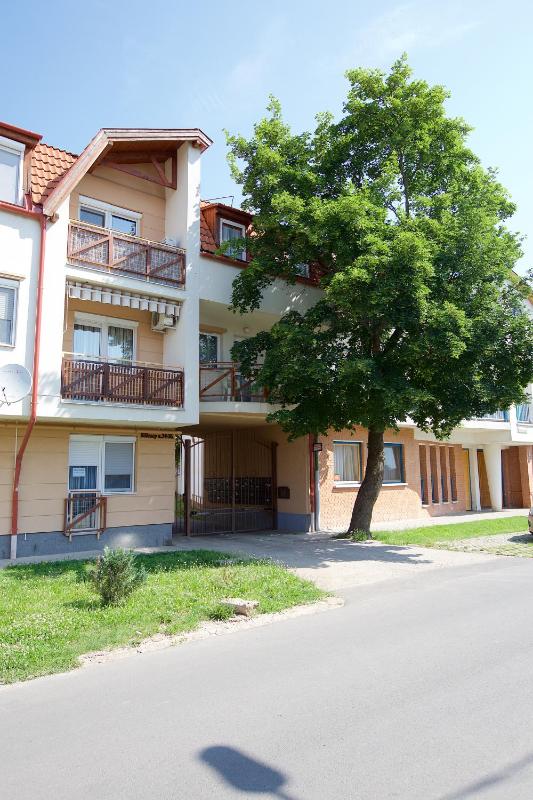 Zoli Apartmanok-Maya Kölcsey 34-36 - image 2