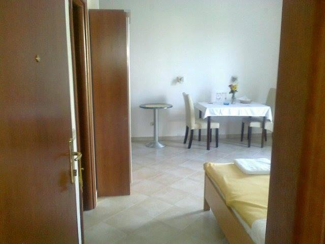 Studio Apartment image 3