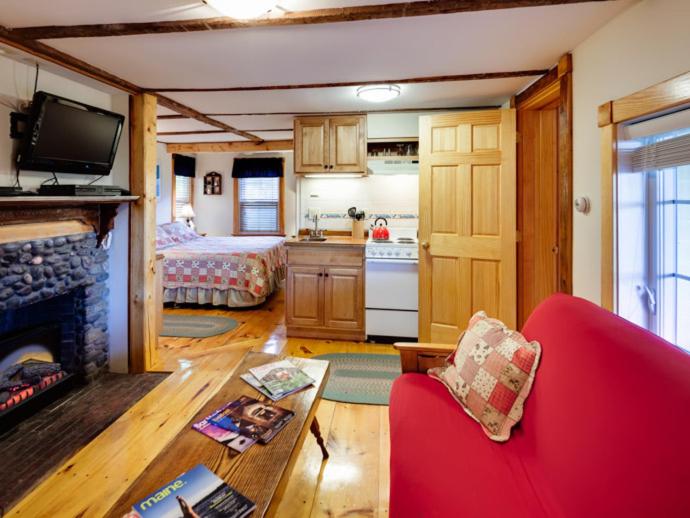 Queen Suite with Sofa Bed image 3