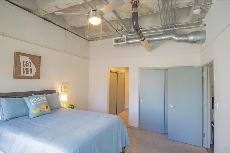 Midtown 1BR Fully Furnished Apartment - Great Location! apts - image 2