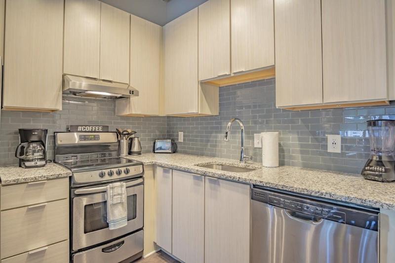 Midtown 1BR Fully Furnished Apartment - Great Location! apts - image 17