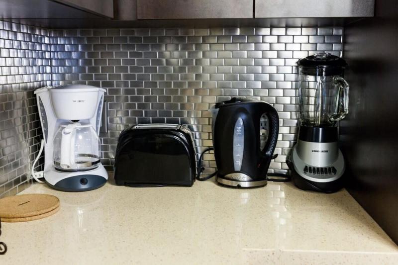 Midtown 1BR Fully Furnished Apartment - Great Location! apts - image 14