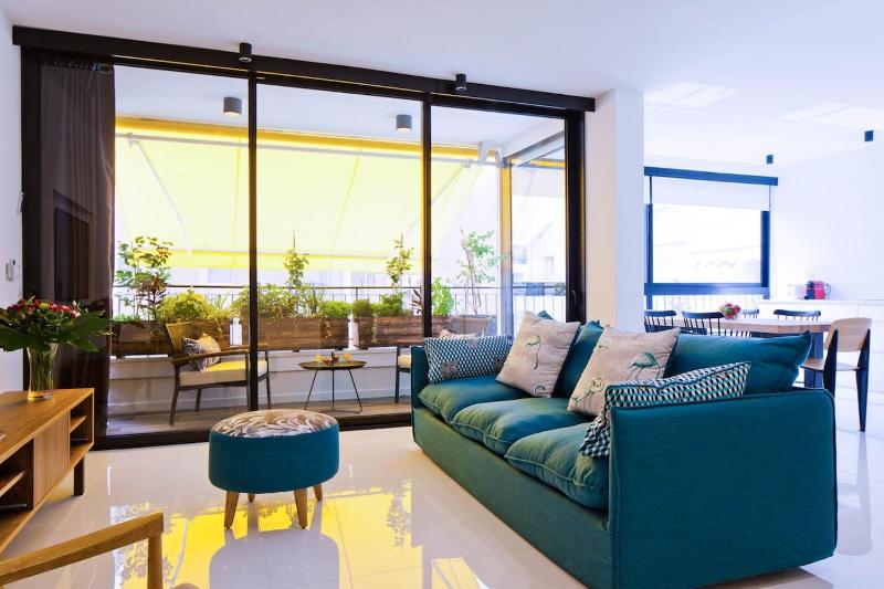 Elegant 2Br & Veranda Close To Beach By Feelhome - image 14