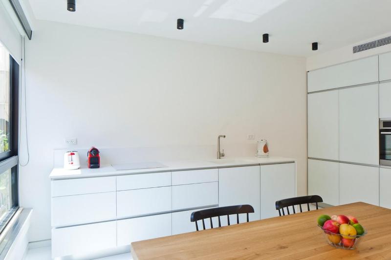 Elegant 2Br & Veranda Close To Beach By Feelhome - image 10