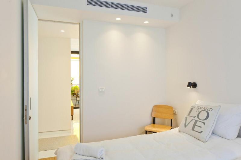 Elegant 2Br & Veranda Close To Beach By Feelhome - image 12