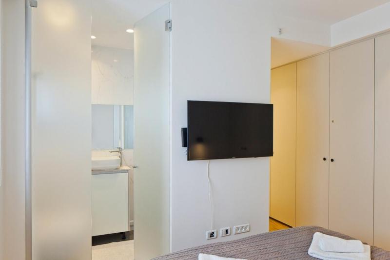 Elegant 2Br & Veranda Close To Beach By Feelhome - image 8