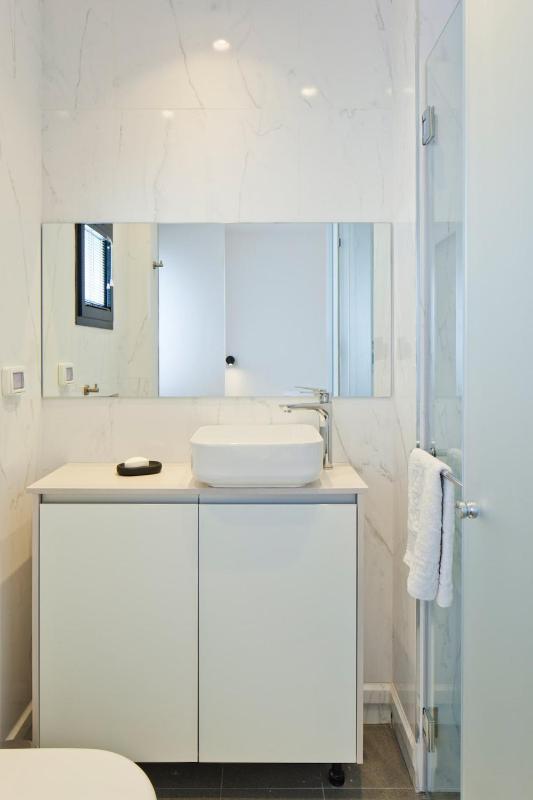 Elegant 2Br & Veranda Close To Beach By Feelhome - image 1
