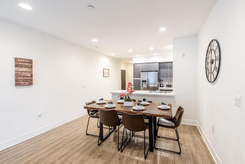 3BR 3BA Fully Furnished Apartment in Hollywood apts - image 5