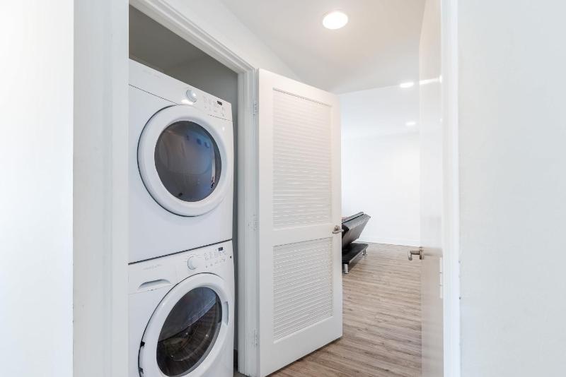 3BR 3BA Fully Furnished Apartment in Hollywood apts - image 12