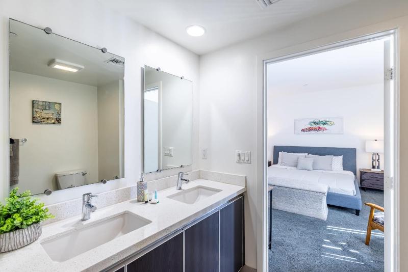 Fully furnished 3 Bedroom Apartment on Poinsettia Place apts - image 13