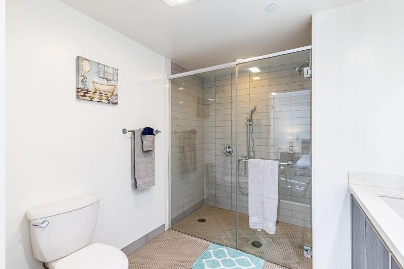 Fully furnished 3 Bedroom Apartment on Poinsettia Place apts - image 2