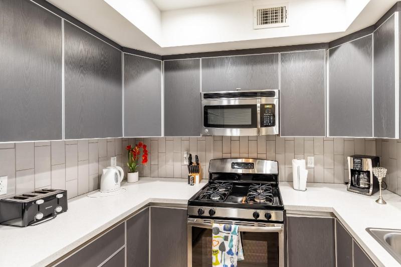 Fully furnished 3BR Apartment on Poinsettia Pl apts - image 13
