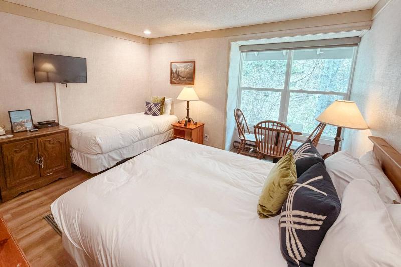 So Davis St 333 Unit #414 ~ Mountaineer - image 11