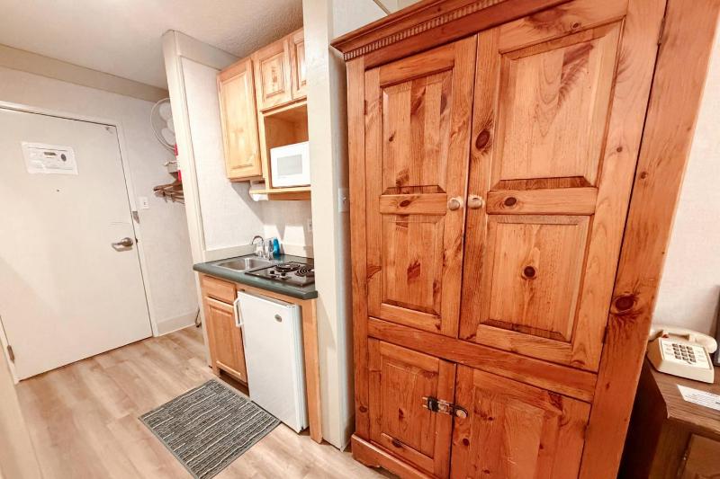 So Davis St 333 Unit #414 ~ Mountaineer - image 14