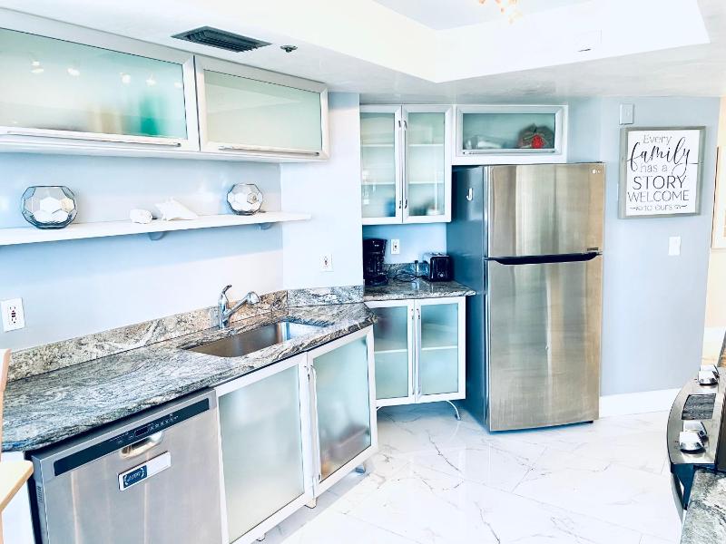 Ocean & Bay Views 2BR 2BA Beach Condo! Parking - image 13