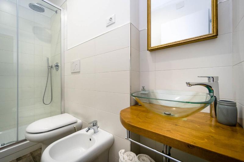 Spacious Double Room with Private Bathroom image 3