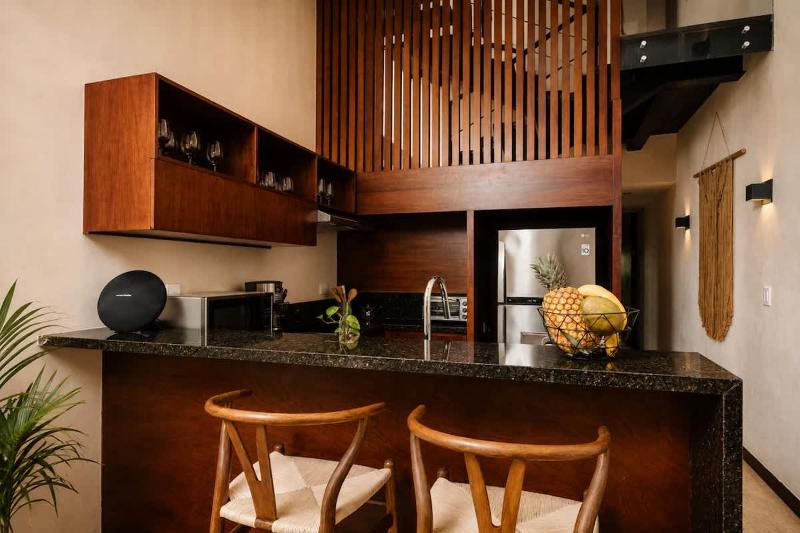 Beautiful Penthouse with Private Rooftop Pool - image 16