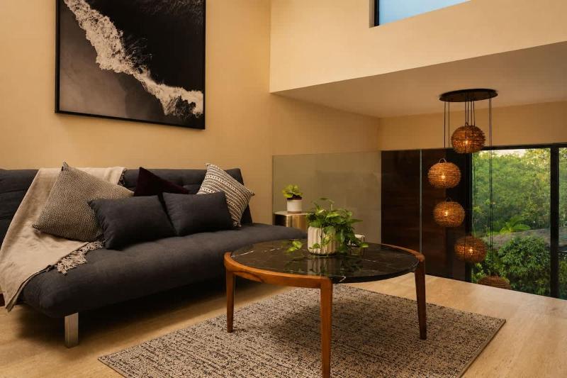 Beautiful Penthouse with Private Rooftop Pool - image 3
