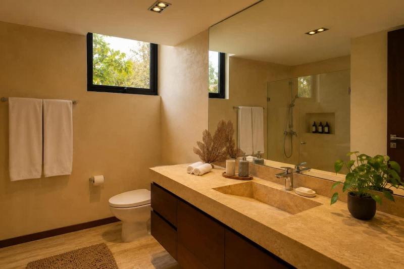 Beautiful Penthouse with Private Rooftop Pool - image 13