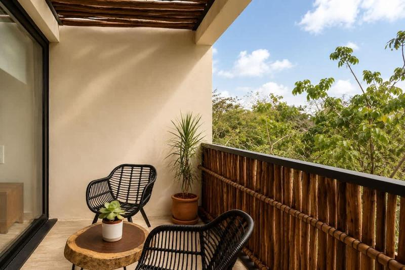Beautiful Penthouse with Private Rooftop Pool - image 8