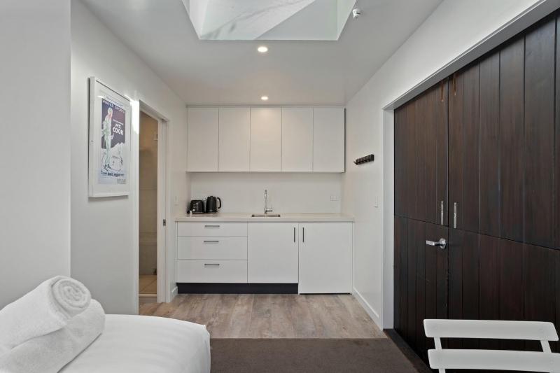 Emerald Oasis by Sotheby's Luxury Rental Homes - image 6
