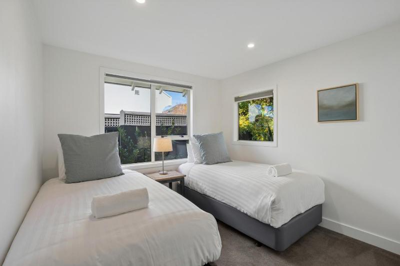Emerald Oasis by Sotheby's Luxury Rental Homes - image 7