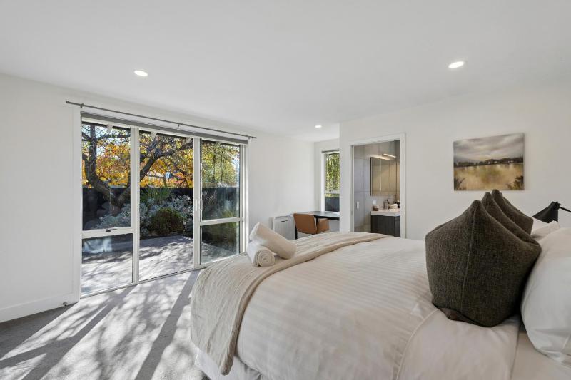 Emerald Oasis by Sotheby's Luxury Rental Homes - image 9