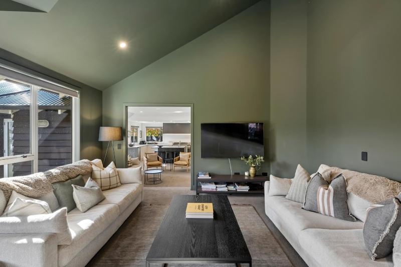 Emerald Oasis by Sotheby's Luxury Rental Homes - image 13