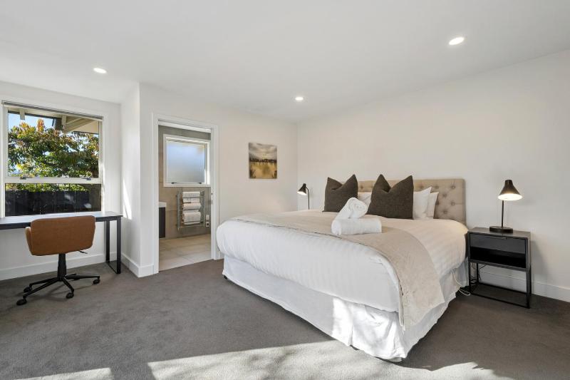 Emerald Oasis by Sotheby's Luxury Rental Homes - image 17