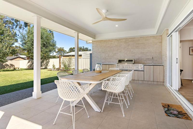 Poppy's - Fire Pit - 4 Mins Walk to Beach - image 25