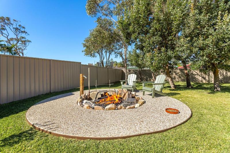 Poppy's - Fire Pit - 4 Mins Walk to Beach - image 10