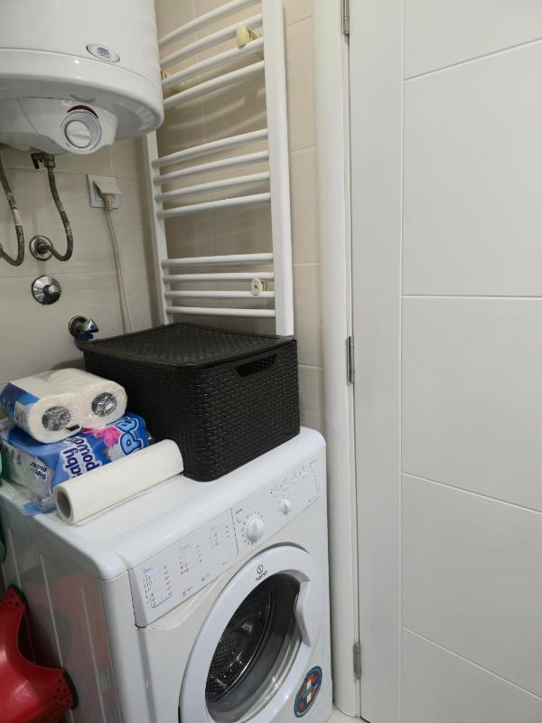 Modern Cozy Apartment near City Center - image 16