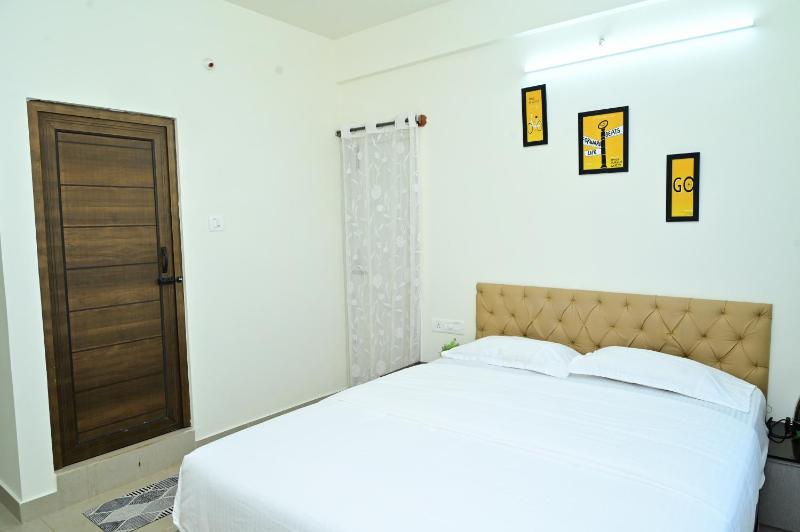 RR Service Apartment - image 6
