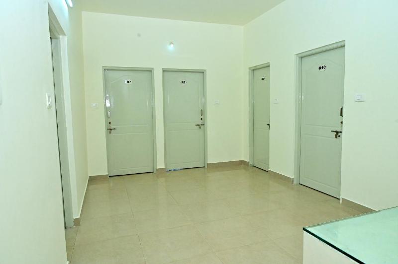 RR Service Apartment - image 2