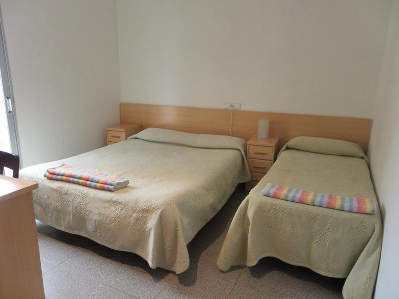 Triple Room with Balcony image 3