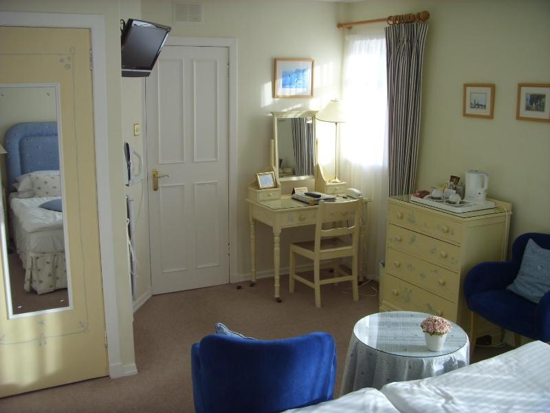 Double or Twin Room image 3