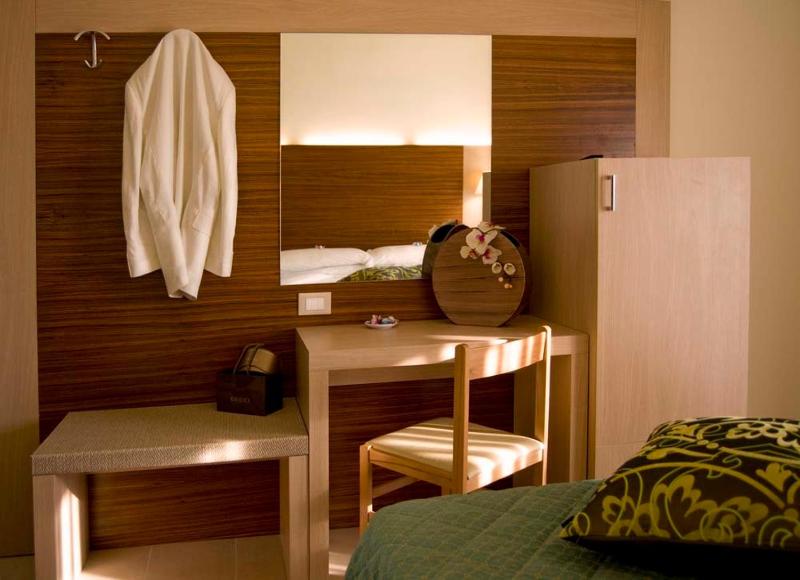 Double Room with Balcony image 3