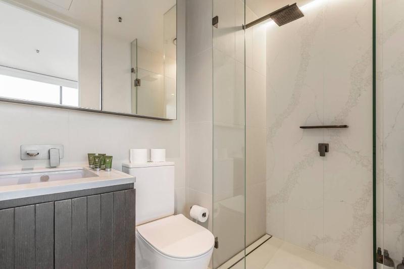 The Parkhouse - Riverside Living with Pool and Sauna - image 4