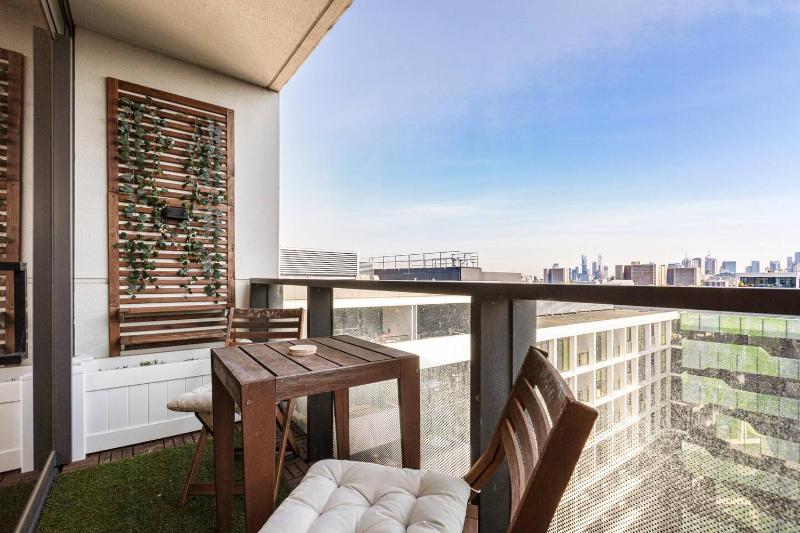 The Parkhouse - Riverside Living with Pool and Sauna - image 3