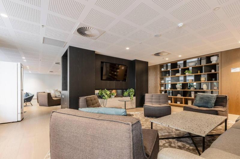 The Parkhouse - Riverside Living with Pool and Sauna - image 9