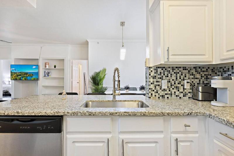 Spacious Luxury 3-bedroom Retreat Near Dallas Downtown - Group sleeps 7 - image 33