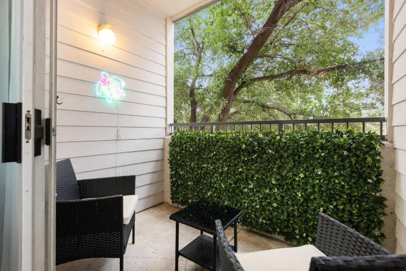 Spacious Luxury 3-bedroom Retreat Near Dallas Downtown - Group sleeps 7 - image 31