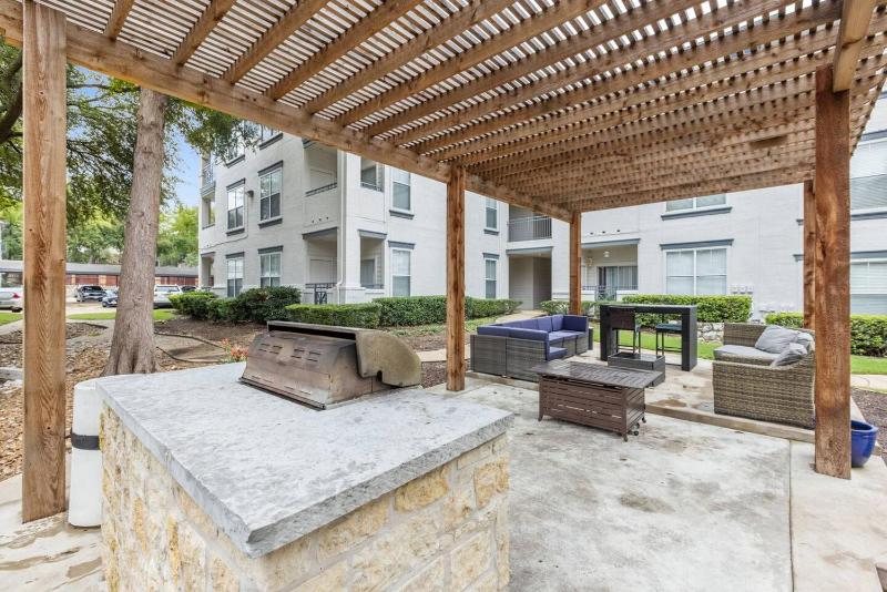 Spacious Luxury 3-bedroom Retreat Near Dallas Downtown - Group sleeps 7 - image 28