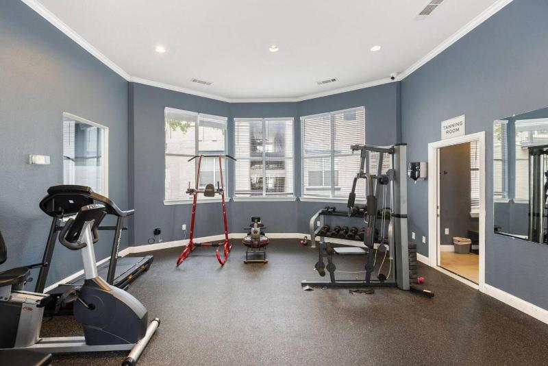 Spacious Luxury 3-bedroom Retreat Near Dallas Downtown - Group sleeps 7 - image 23