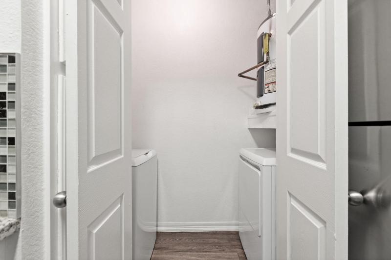 Spacious Luxury 3-bedroom Retreat Near Dallas Downtown - Group sleeps 7 - image 15